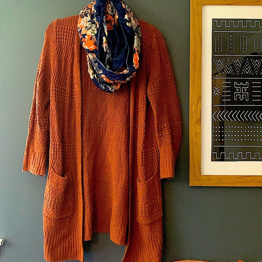 Cute vintage styled pocketed sweater